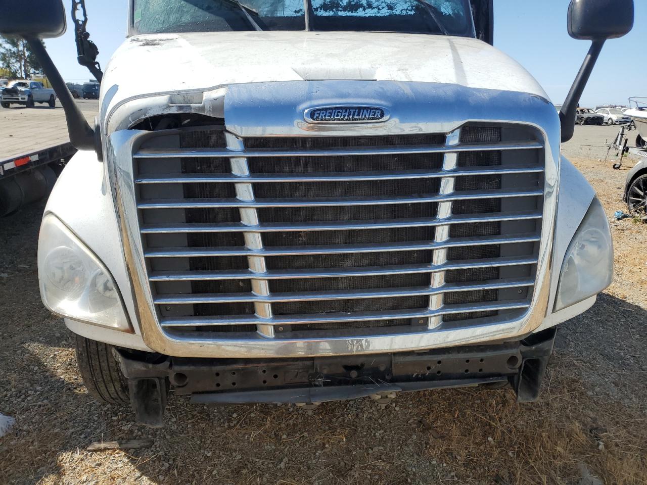Lot #3302896956 2018 FREIGHTLINER CASCADIA 1