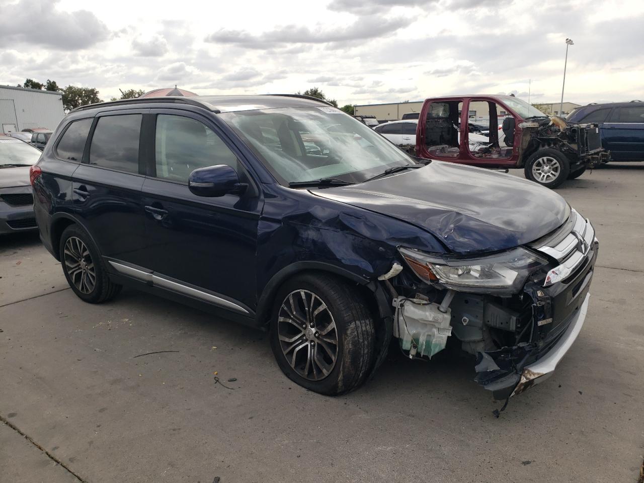 MITSUBISHI OUTLANDER SE