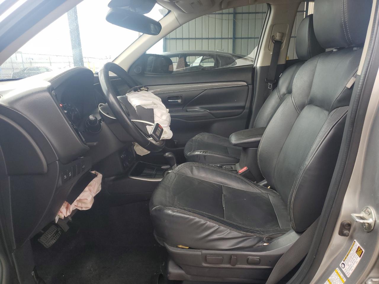 MITSUBISHI OUTLANDER SE