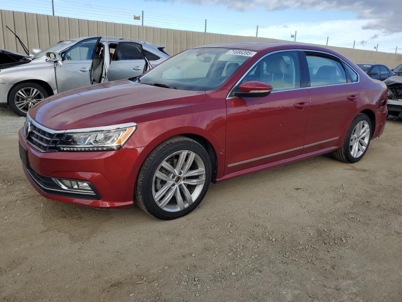 VOLKSWAGEN PASSAT SEL PREMIUM