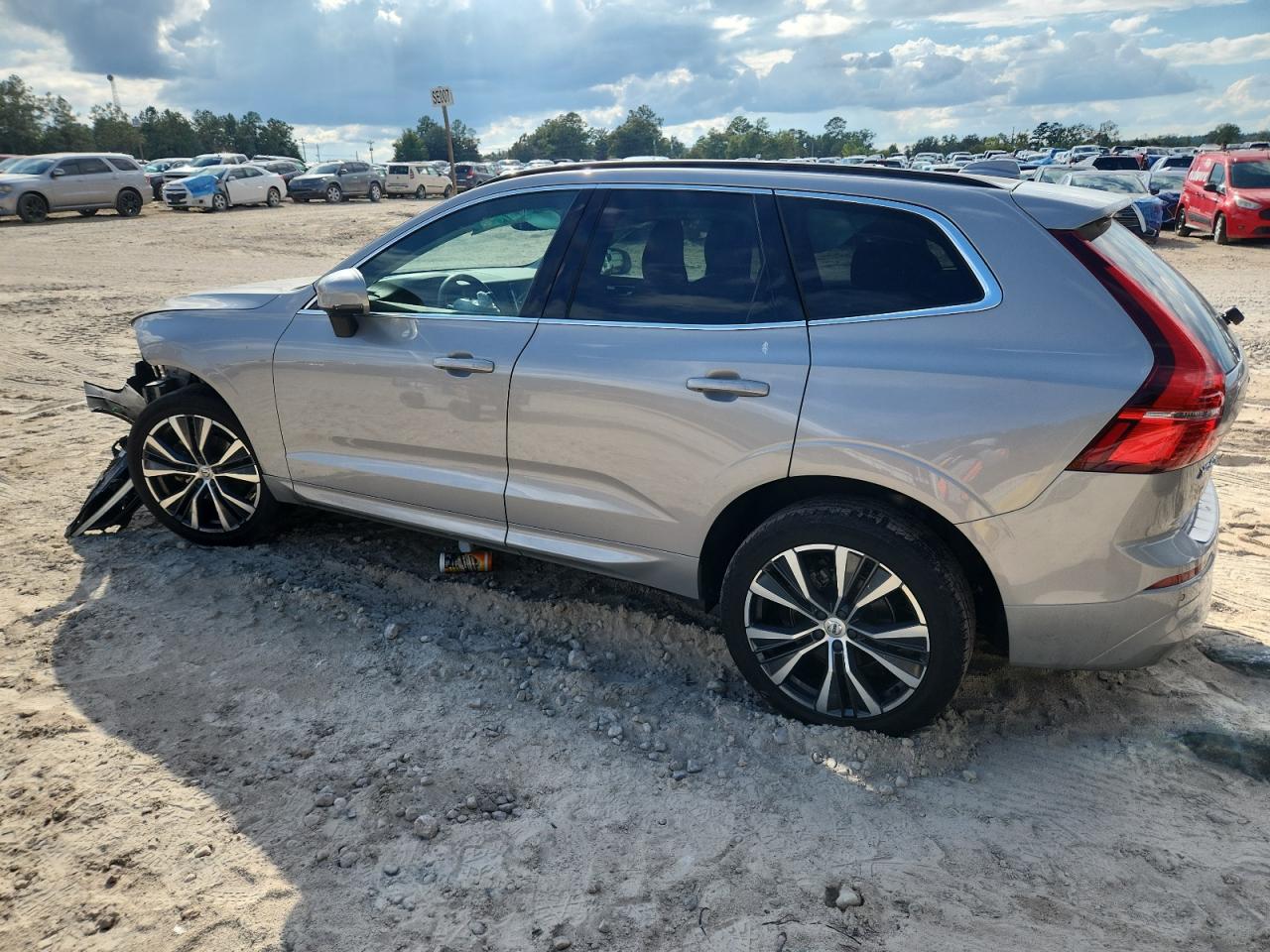 VOLVO XC60 B5 MOMENTUM