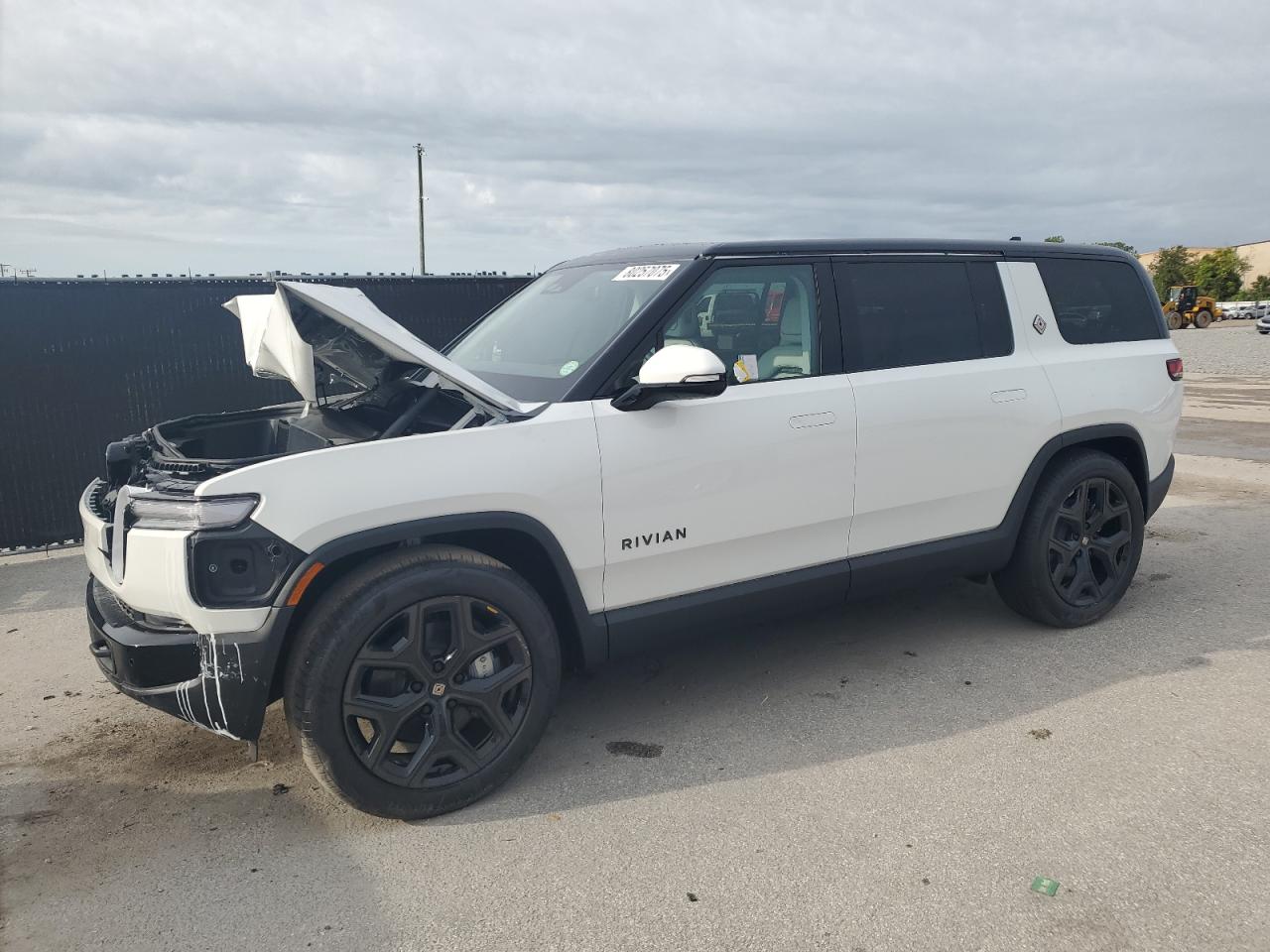 RIVIAN R1S ADVENTURE