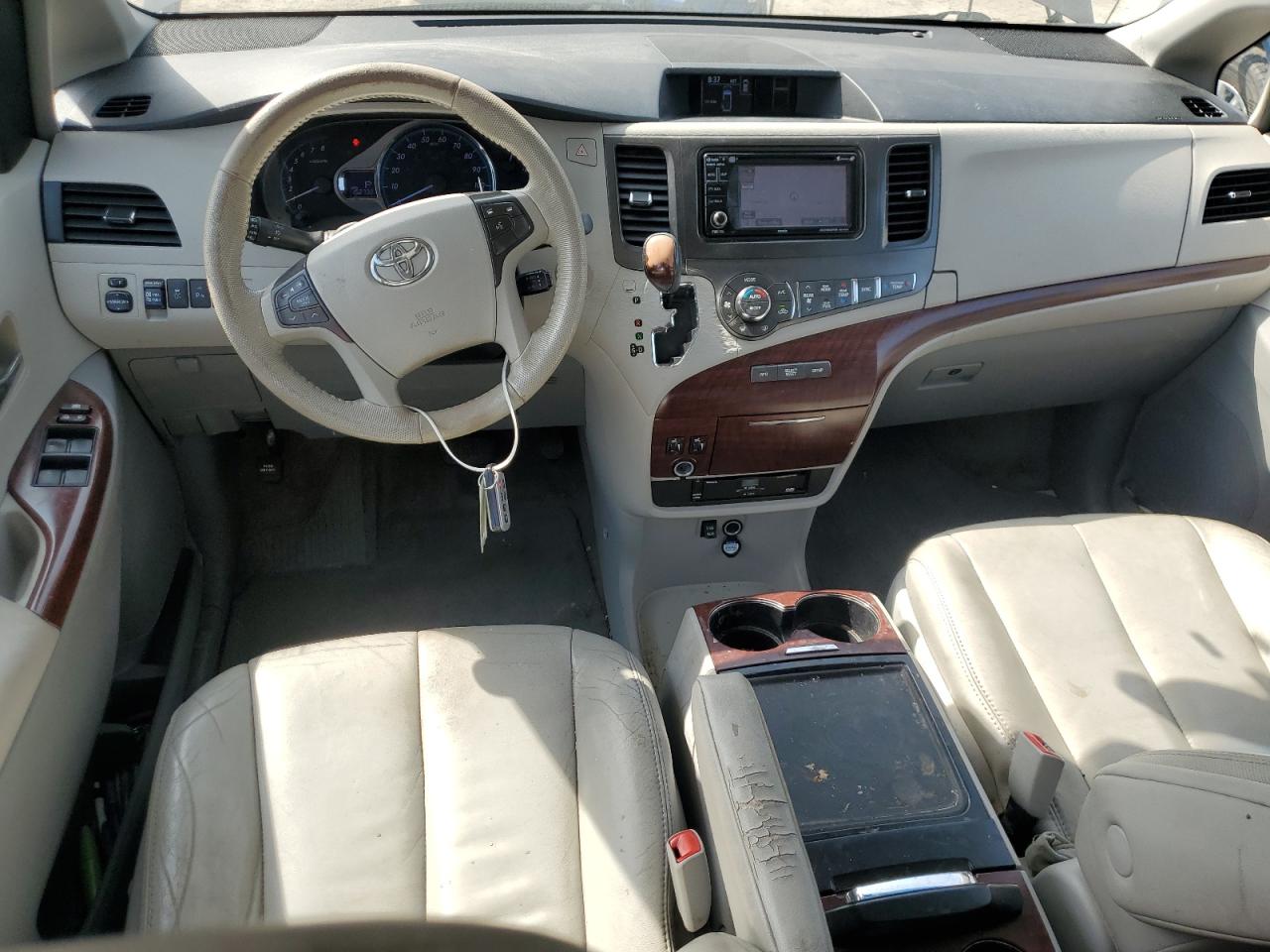 TOYOTA SIENNA XLE