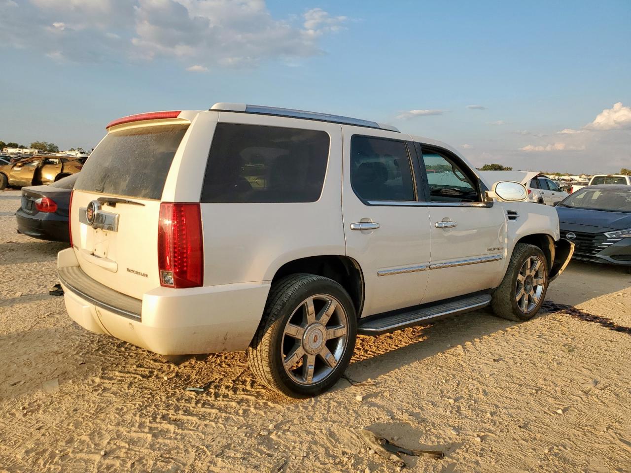 CADILLAC ESCALADE LUXURY