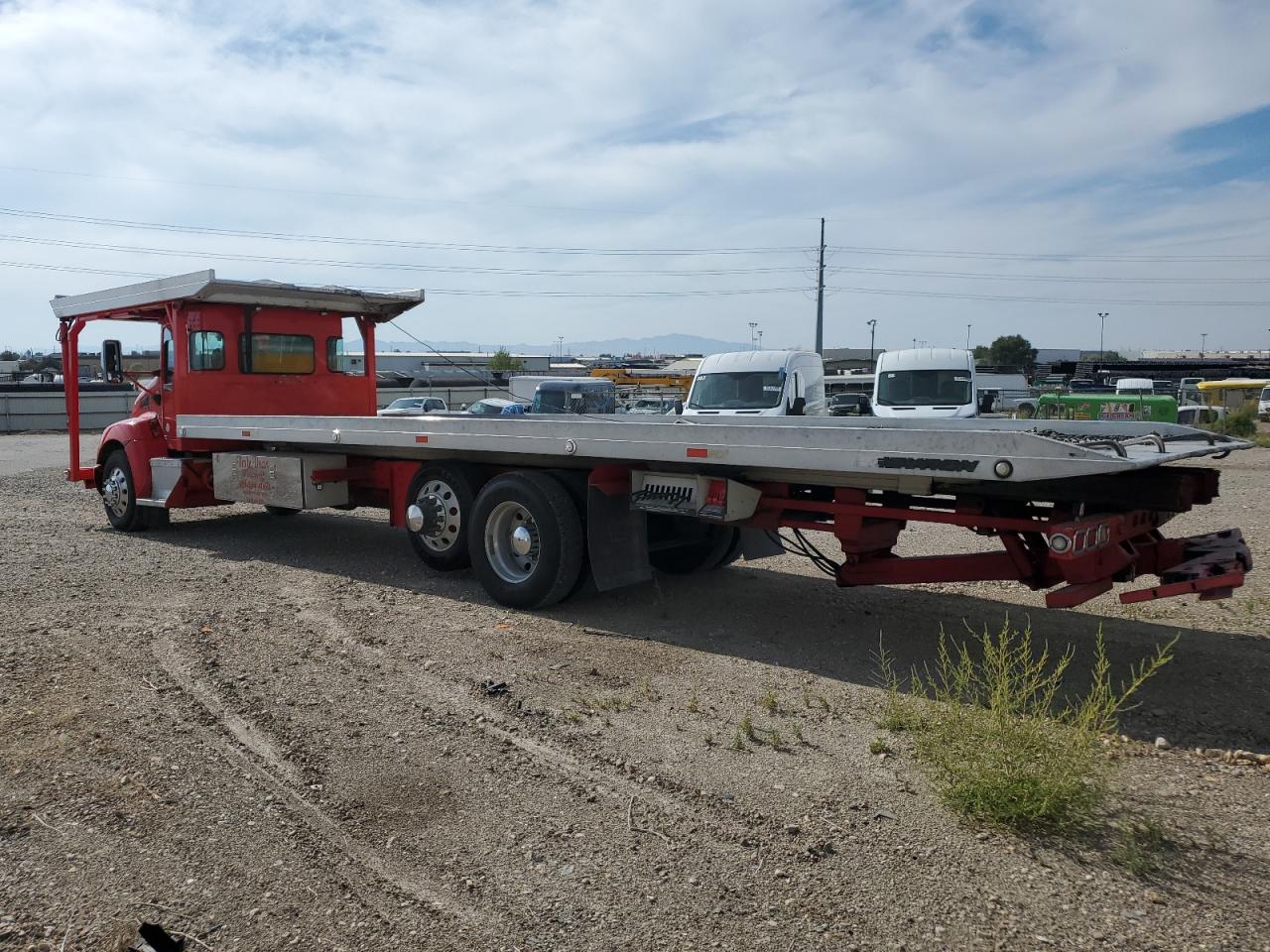 Lot #3232259551 2010 KENWORTH CONSTRUCTI