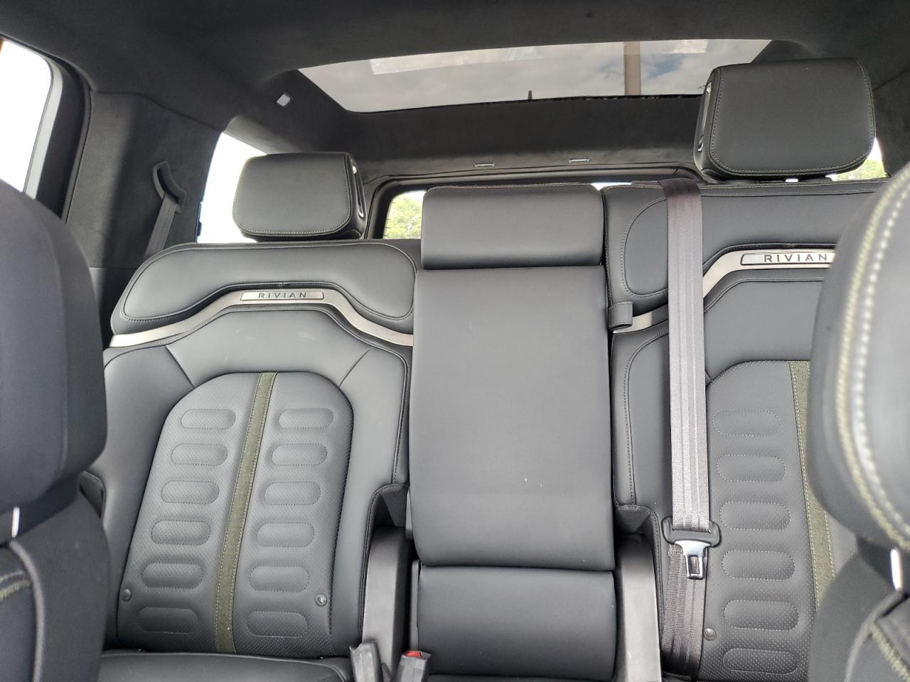 RIVIAN R1S ADVENTURE