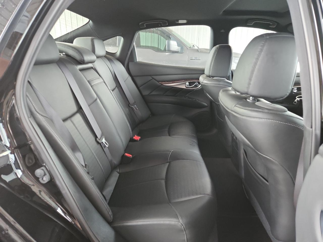 INFINITI Q70 3.7 LUXE