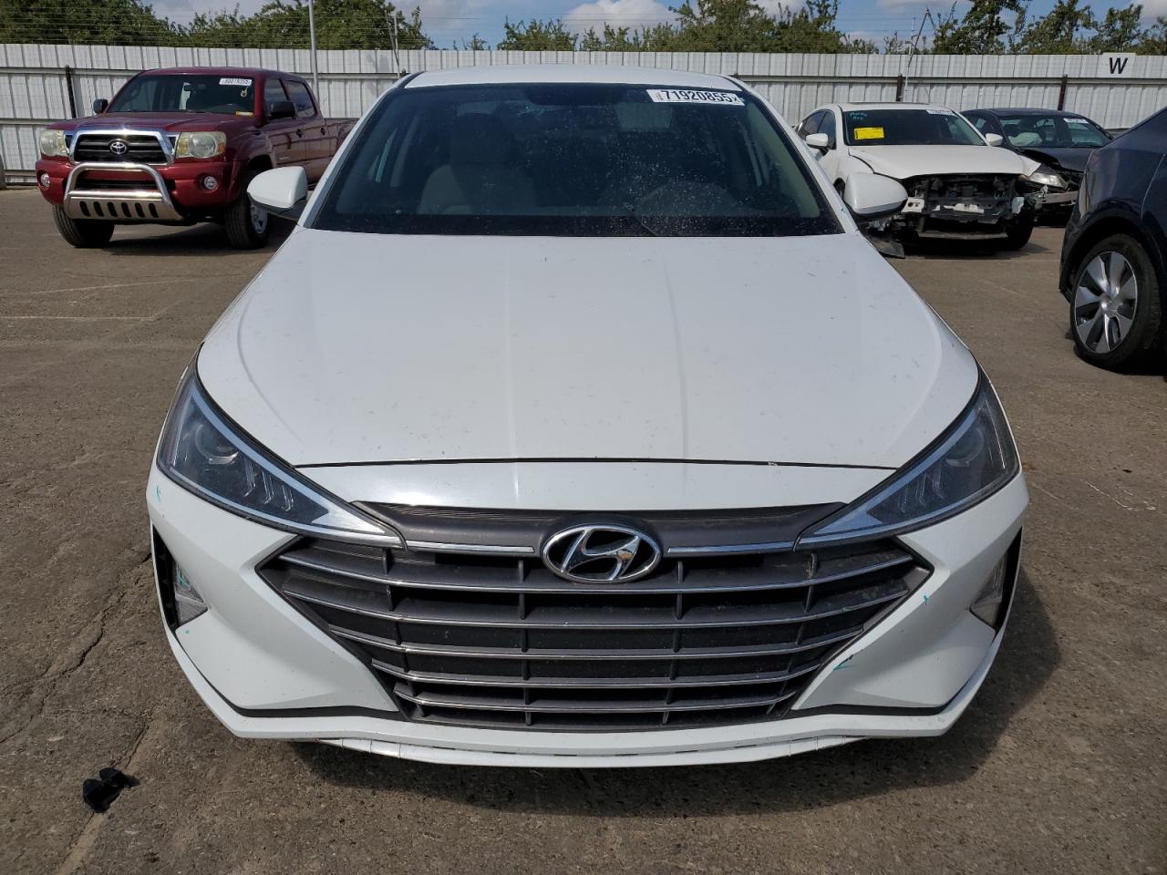 HYUNDAI ELANTRA SE