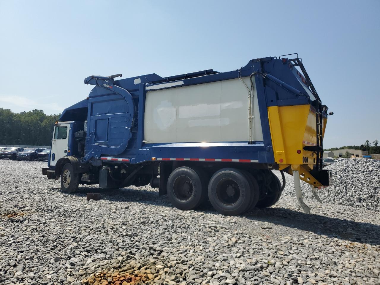 Lot #3309290625 2011 MACK 600 MRU600