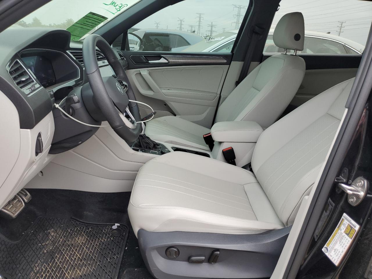 VOLKSWAGEN TIGUAN SE R-LINE BLACK