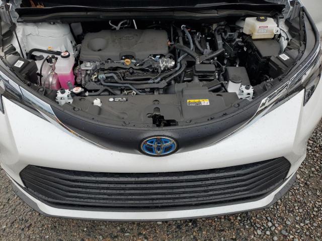 2025 TOYOTA SIENNA XLE 5TDYRKEC6SS240824