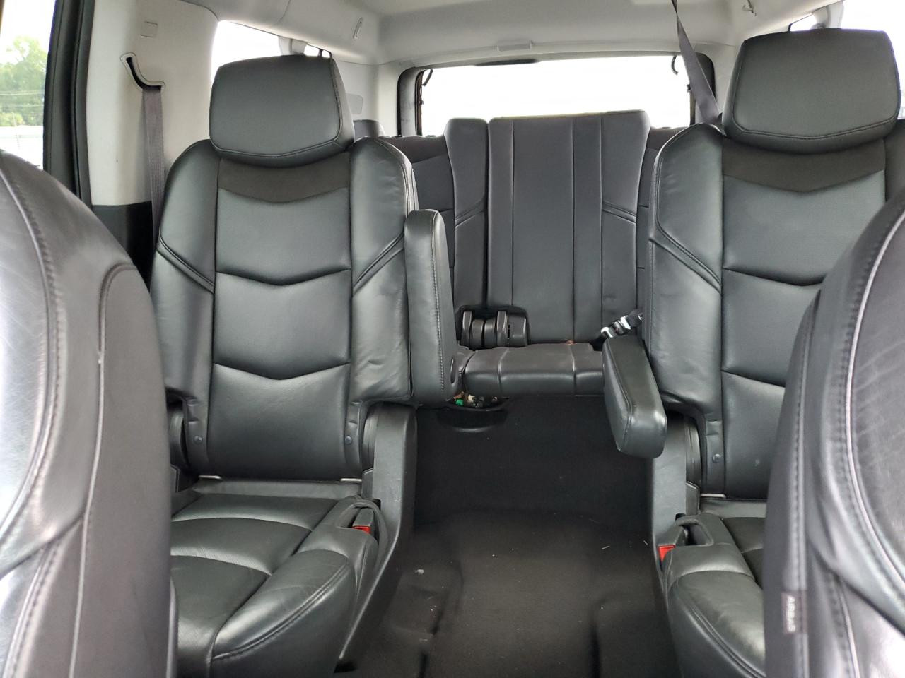 CADILLAC ESCALADE ESV LUXURY