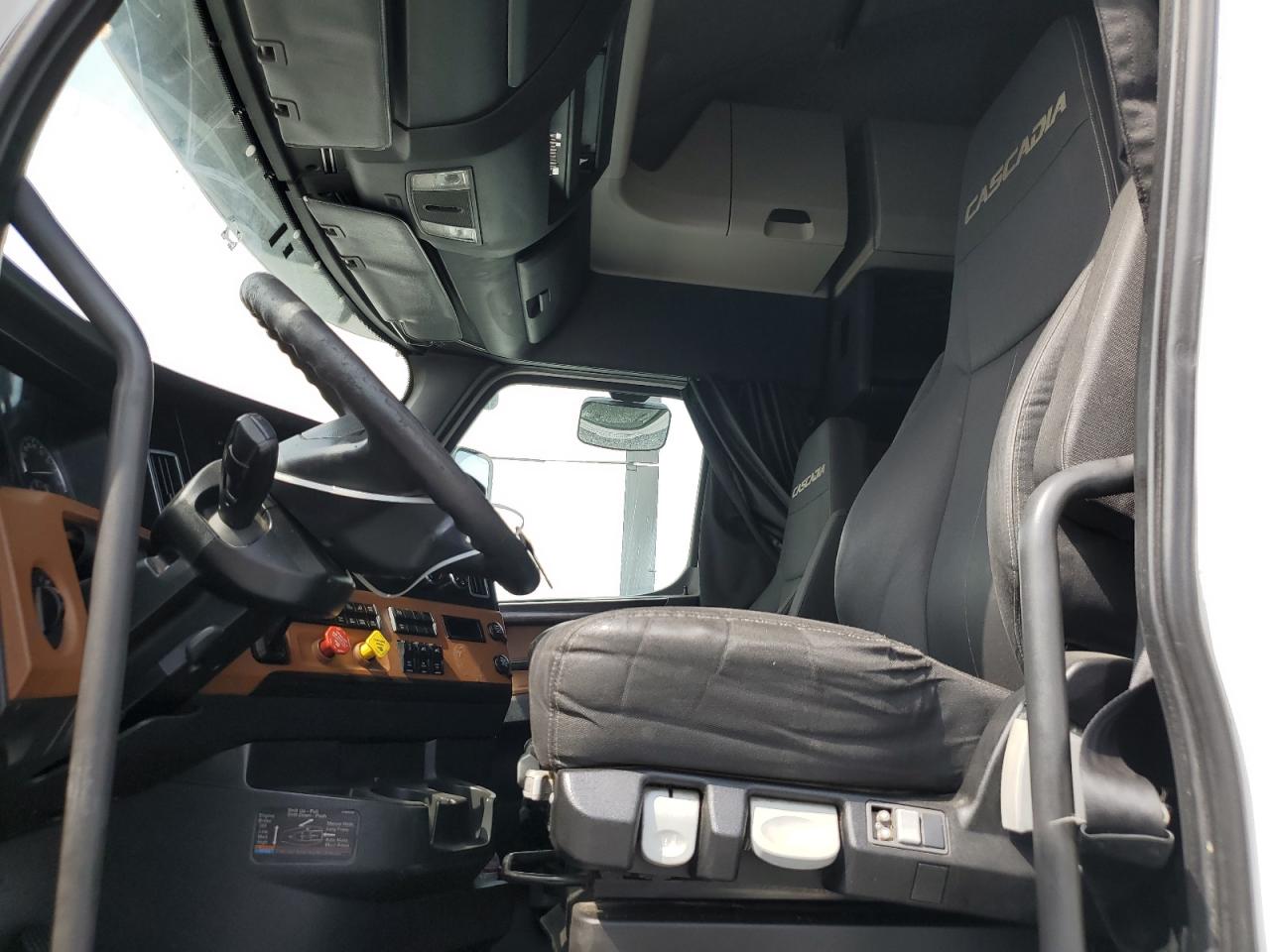 Lot #3287583027 2019 FREIGHTLINER CASCADIA 1