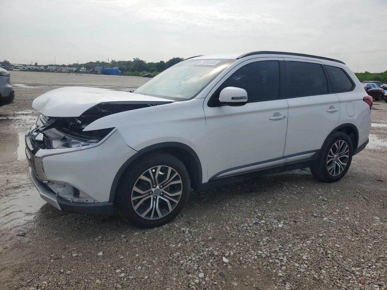 MITSUBISHI OUTLANDER SE