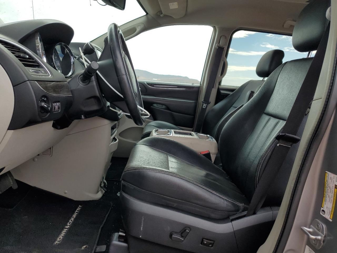 CHRYSLER TOWN & COUNTRY TOURING L