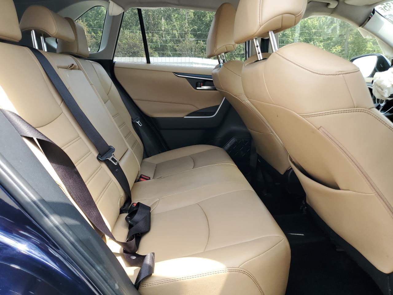 TOYOTA RAV4 XLE PREMIUM