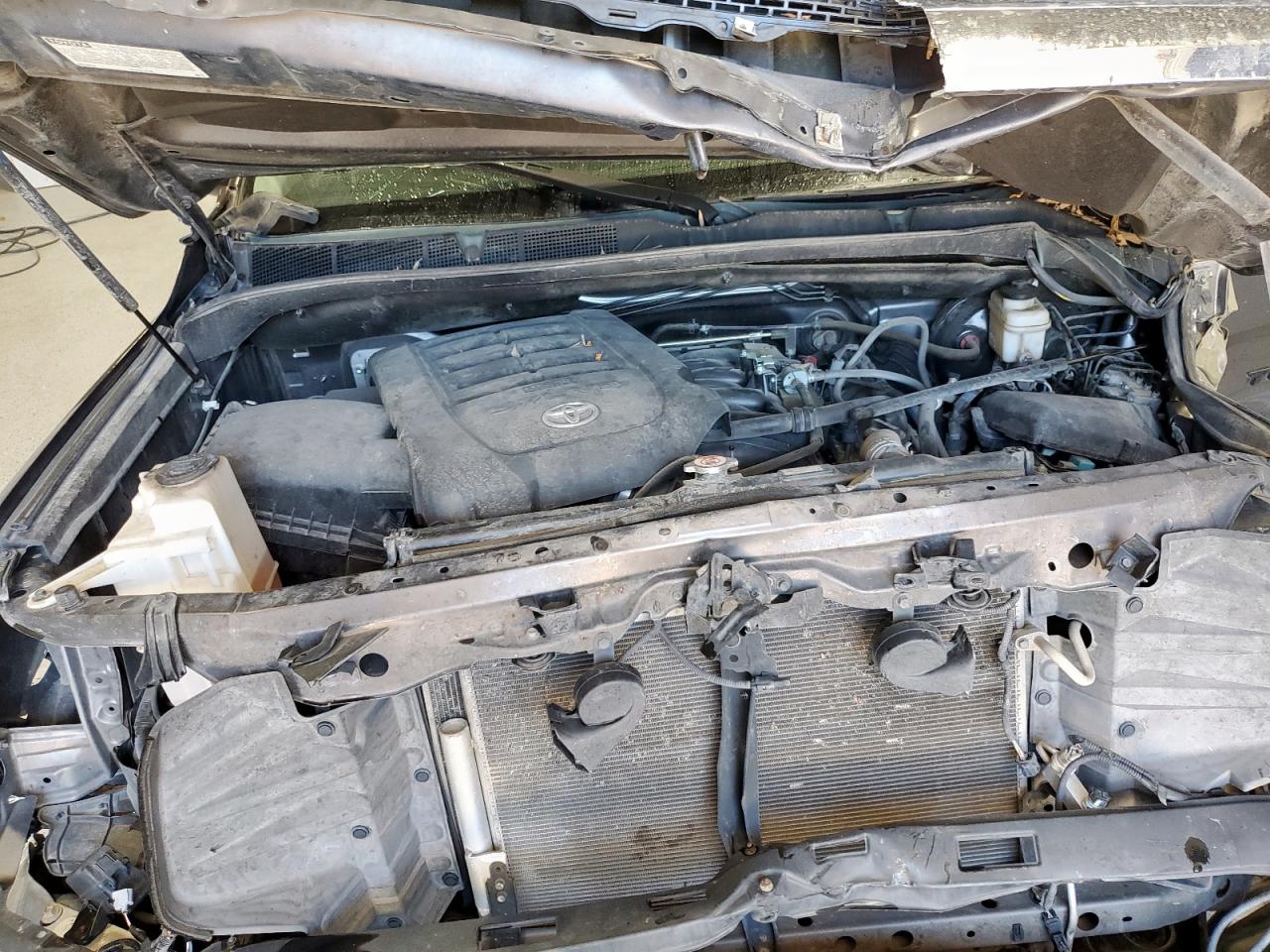 TOYOTA TUNDRA CREWMAX SR5