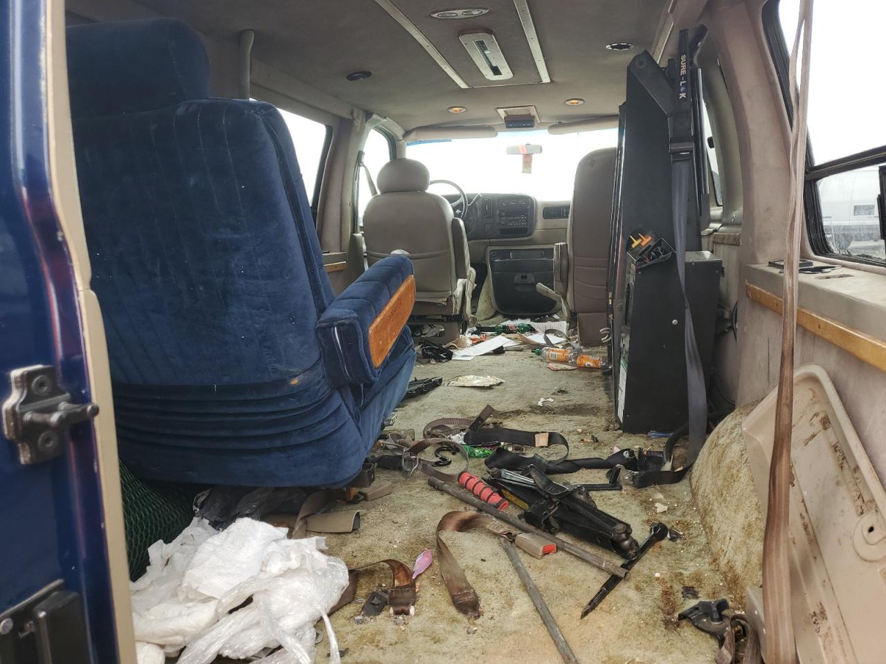 Lot #3273822375 2001 CHEVROLET EXPRESS G1500