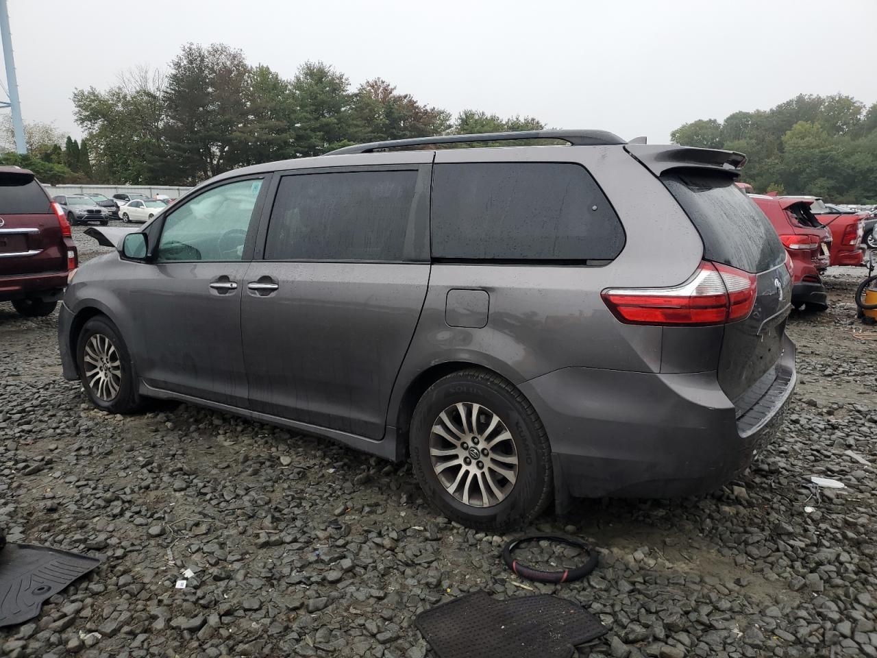 TOYOTA SIENNA XLE