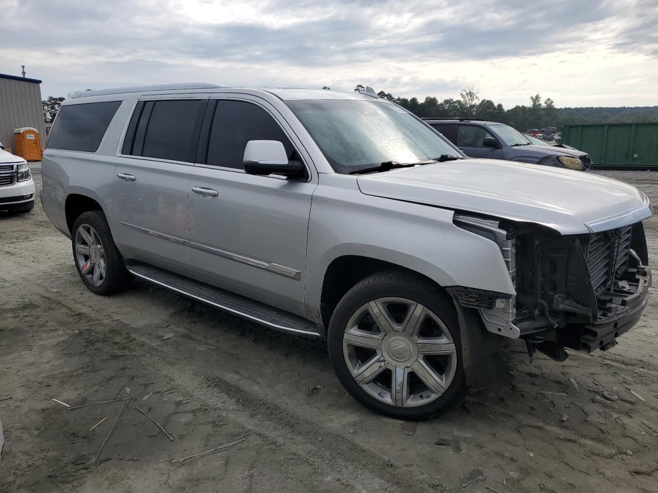 CADILLAC ESCALADE ESV LUXURY