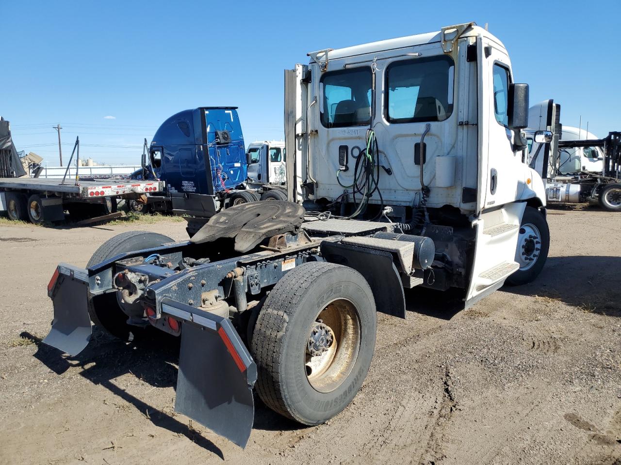 Lot #3254472147 2017 FREIGHTLINER CASCADIA 1
