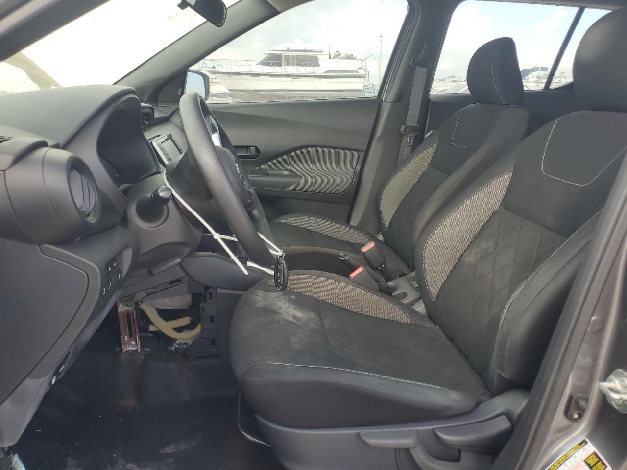 NISSAN KICKS S