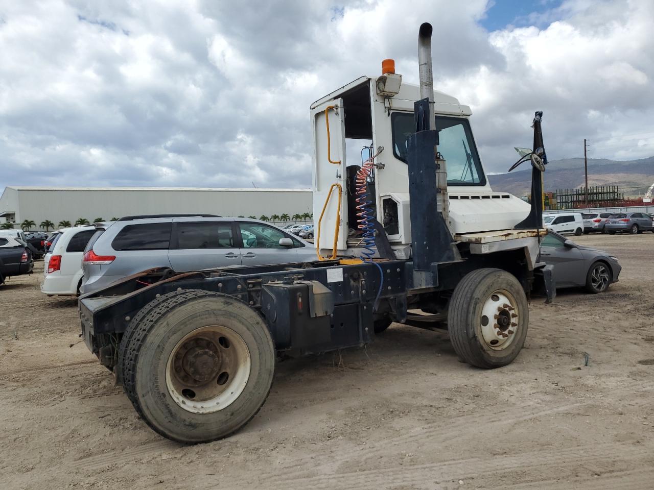Lot #3253400053 2017 OTTAWA YARD TRACTOR OTTAWA