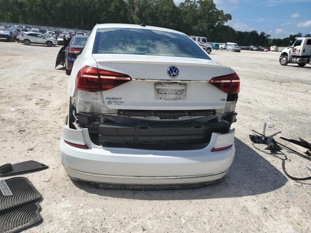 2017 VOLKSWAGEN PASSAT R-L 1VWDT7A3XHC019124