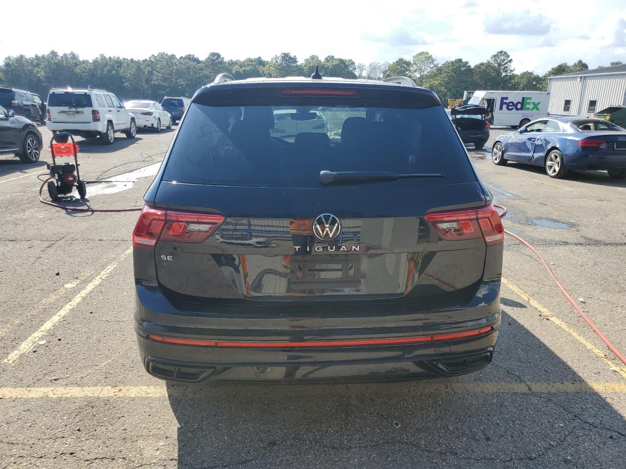 VOLKSWAGEN TIGUAN SE R-LINE BLACK