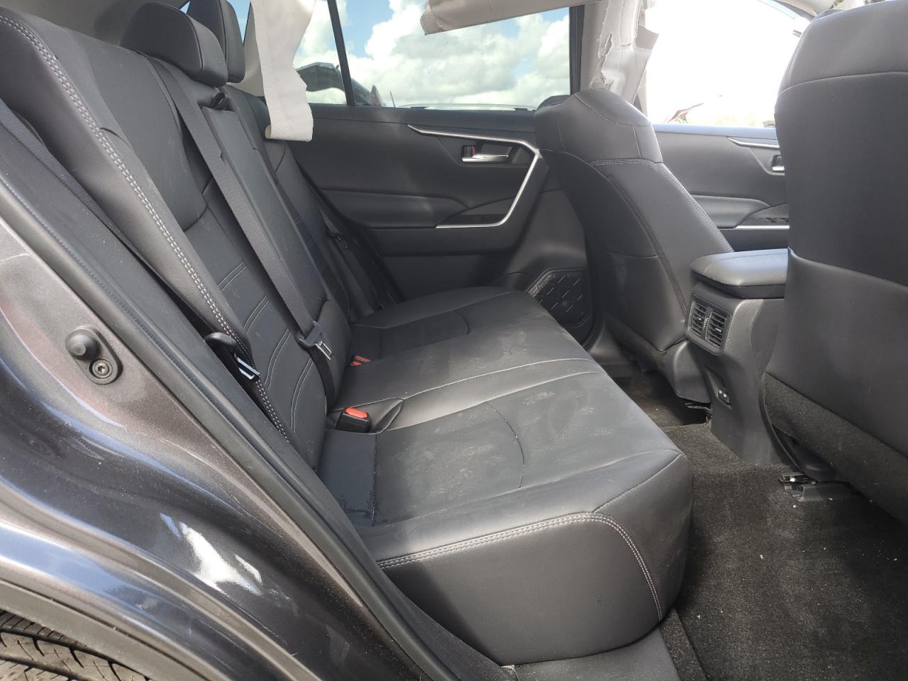 TOYOTA RAV4 XLE PREMIUM