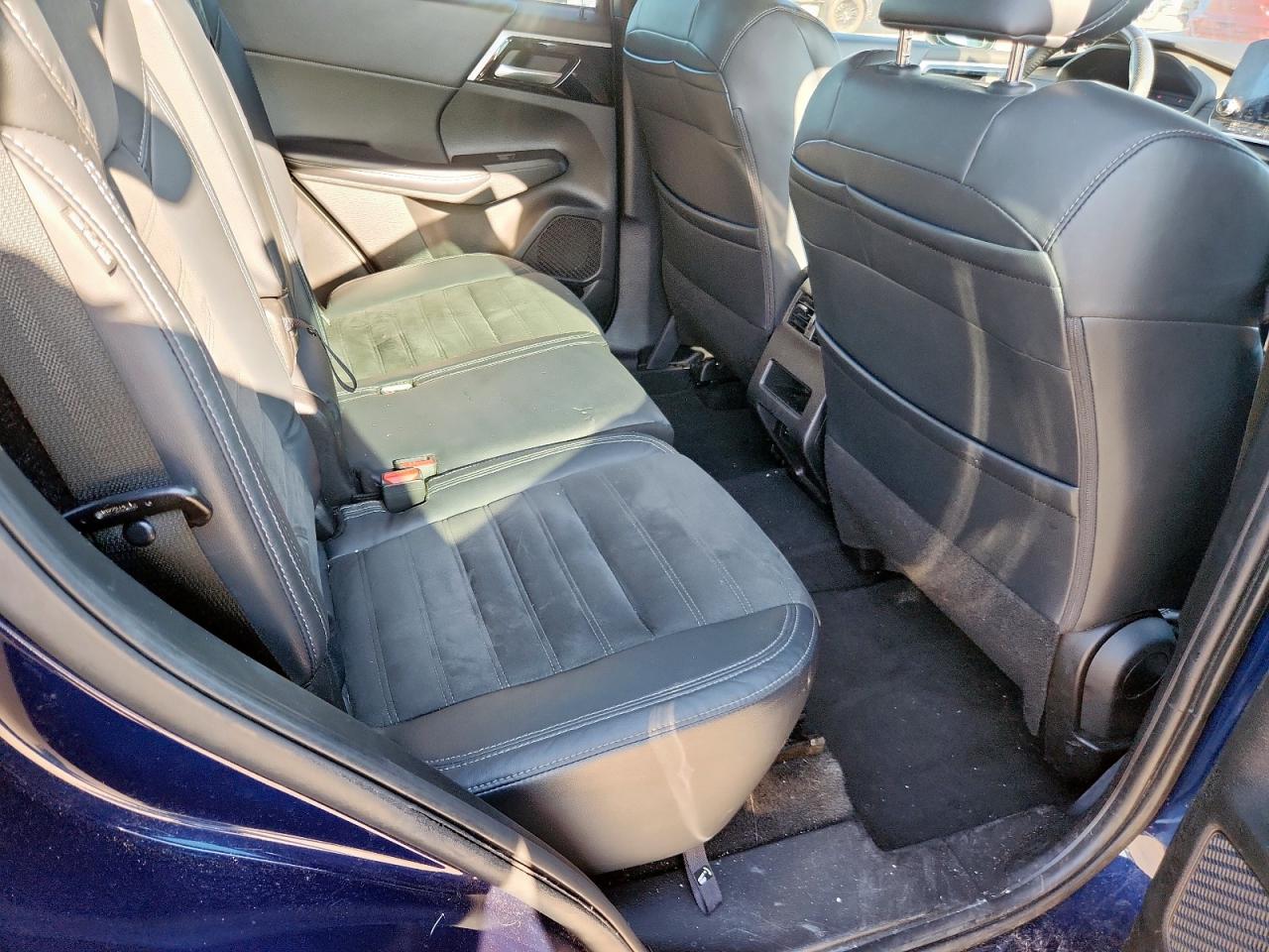 MITSUBISHI OUTLANDER SE