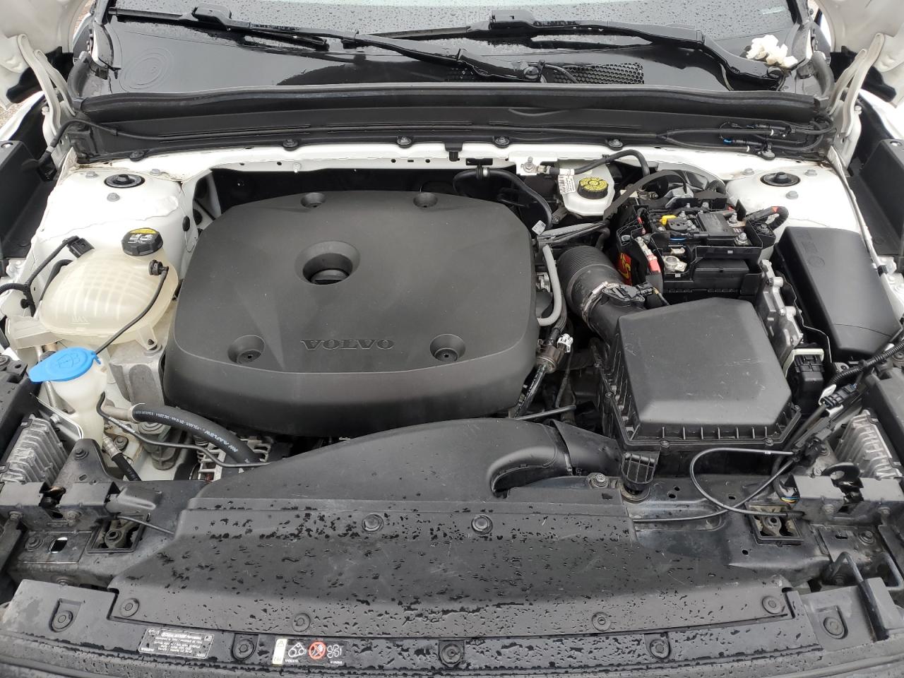 VOLVO XC40 T5 MOMENTUM