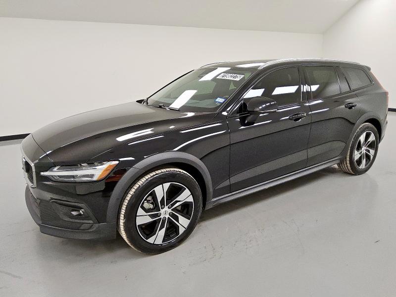 VOLVO V60 CROSS COUNTRY PLUS