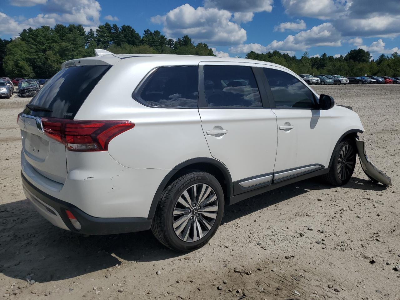 MITSUBISHI OUTLANDER SE