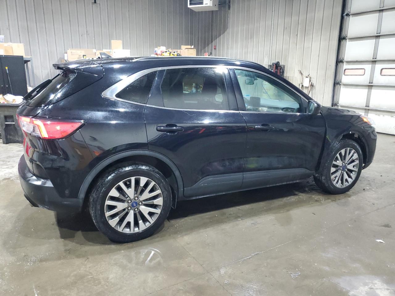 FORD ESCAPE TITANIUM