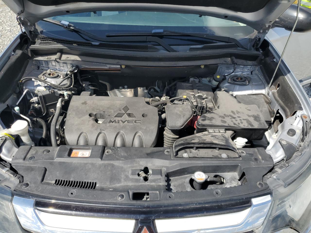 MITSUBISHI OUTLANDER ES