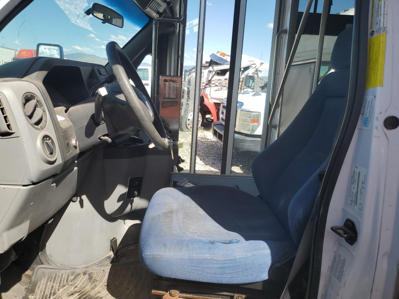 FORD ECONOLINE E450 SUPER DUTY CUTAWAY VAN