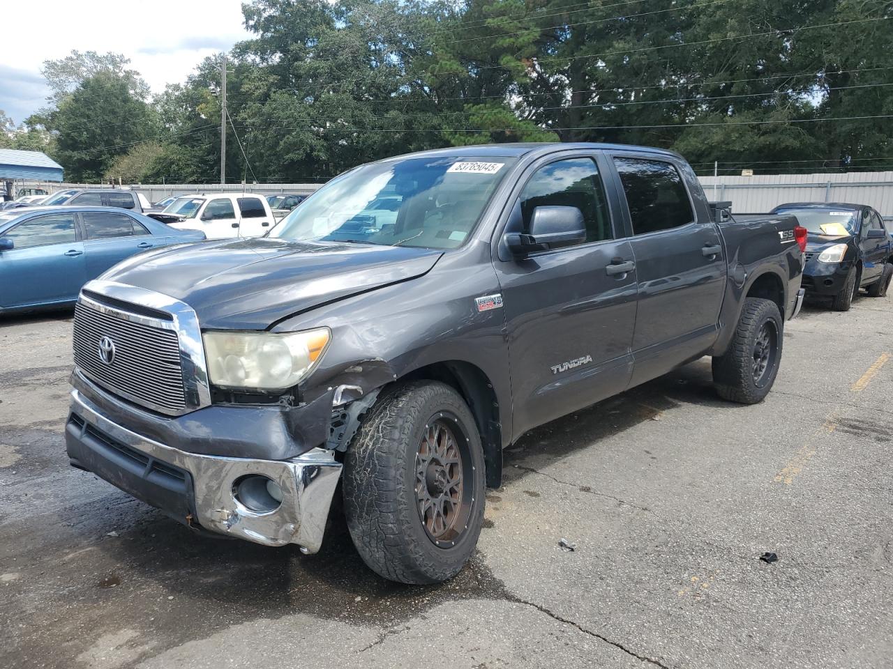 TOYOTA TUNDRA CREWMAX SR5