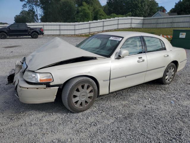 LINCOLN TOWN CAR SIGNATURE LIMITED