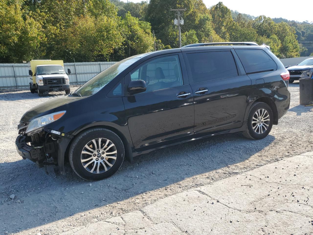 TOYOTA SIENNA XLE