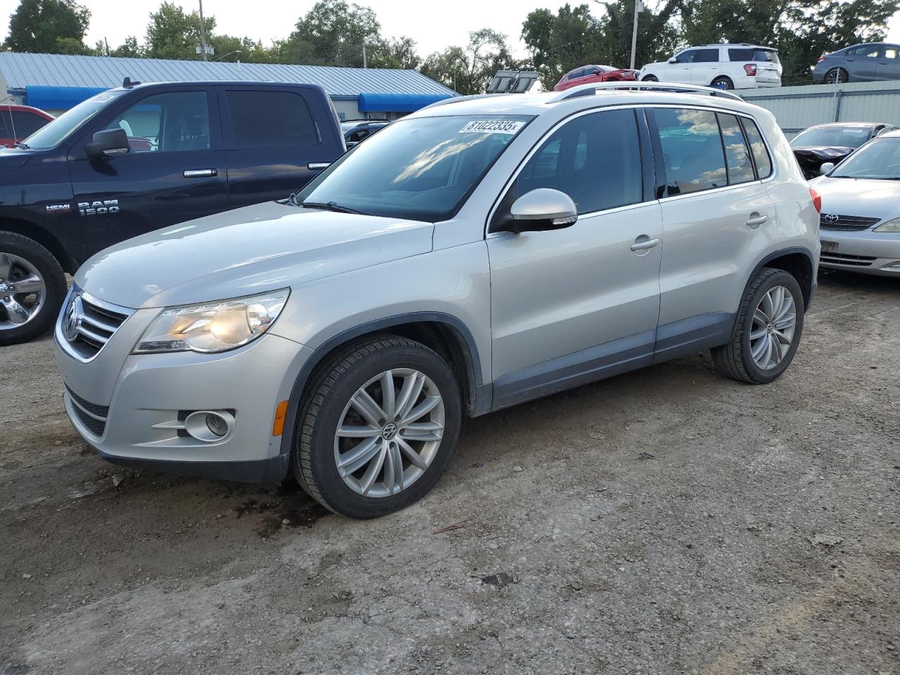 Lot #3285101383 2011 VOLKSWAGEN TIGUAN S