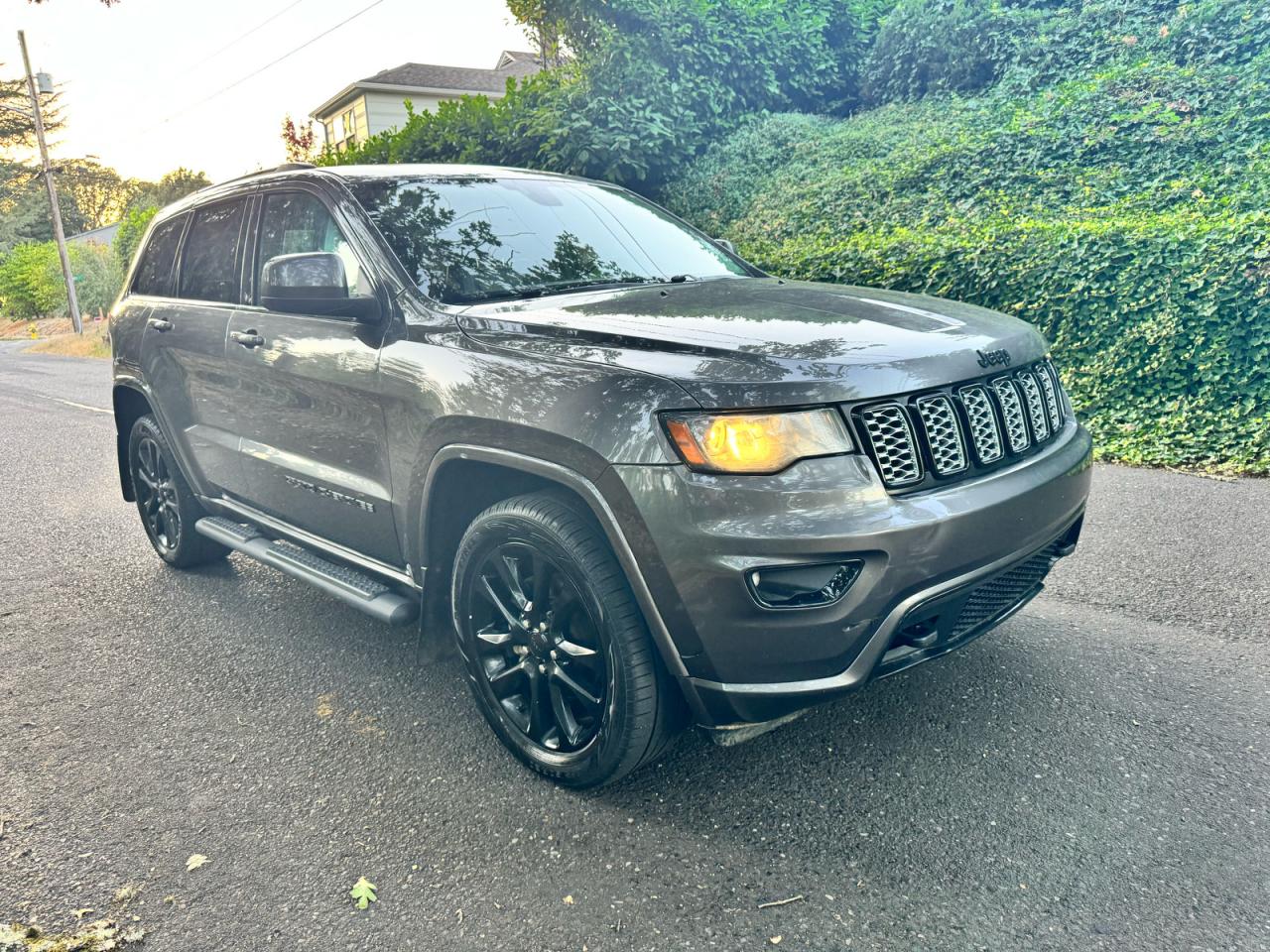 JEEP GRAND CHEROKEE LAREDO