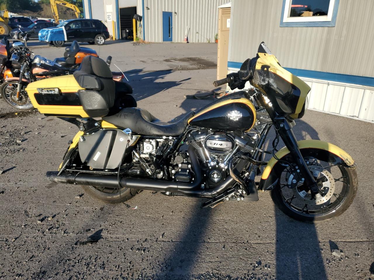  Salvage Harley-Davidson Flhxs