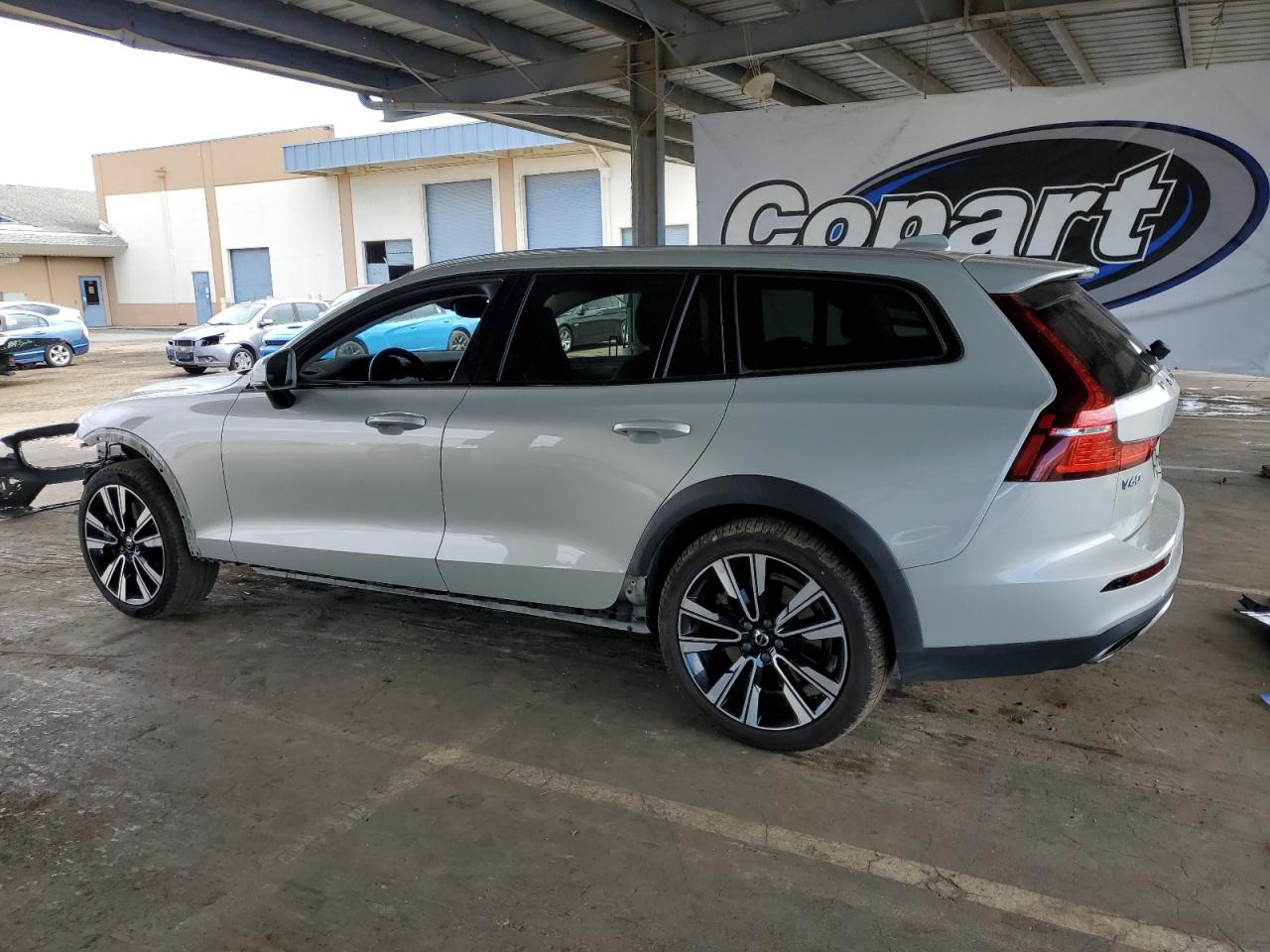 VOLVO V60 T5 MOMENTUM