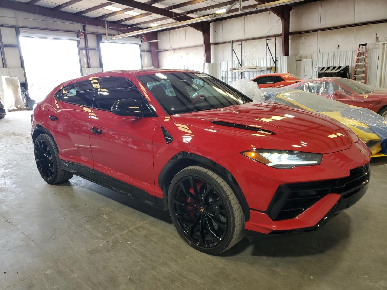 LAMBORGHINI URUS S