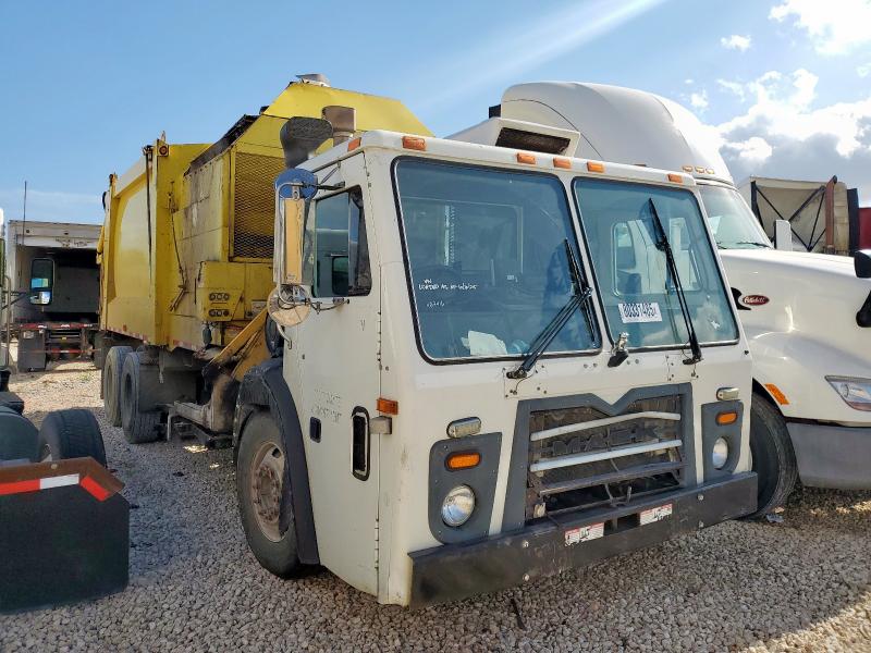 Global Auto Auctions: 2016 MACK 600 LEU600