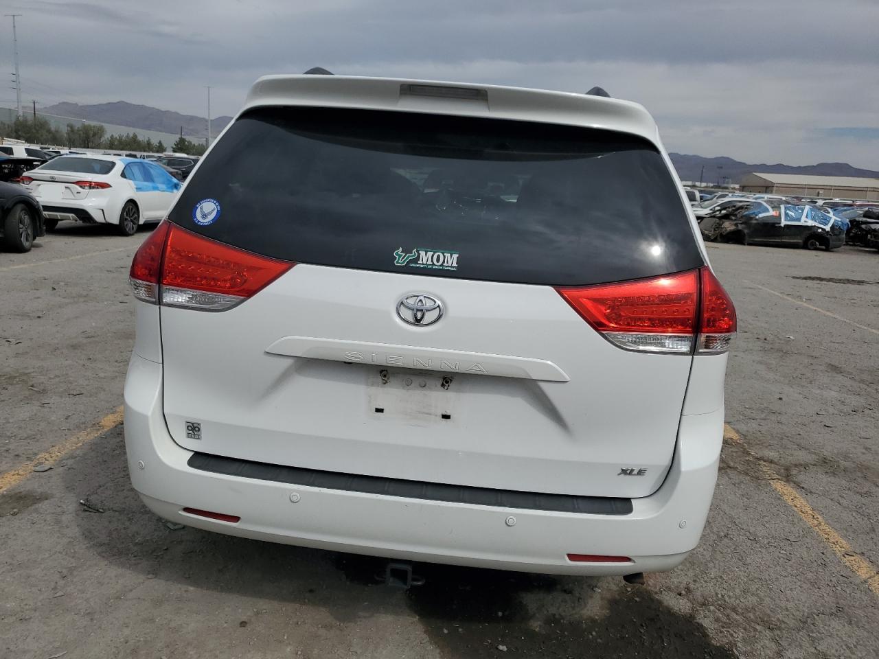 TOYOTA SIENNA XLE