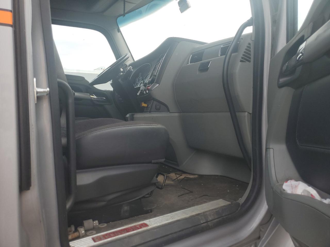 Lot #3263803681 2020 KENWORTH T680