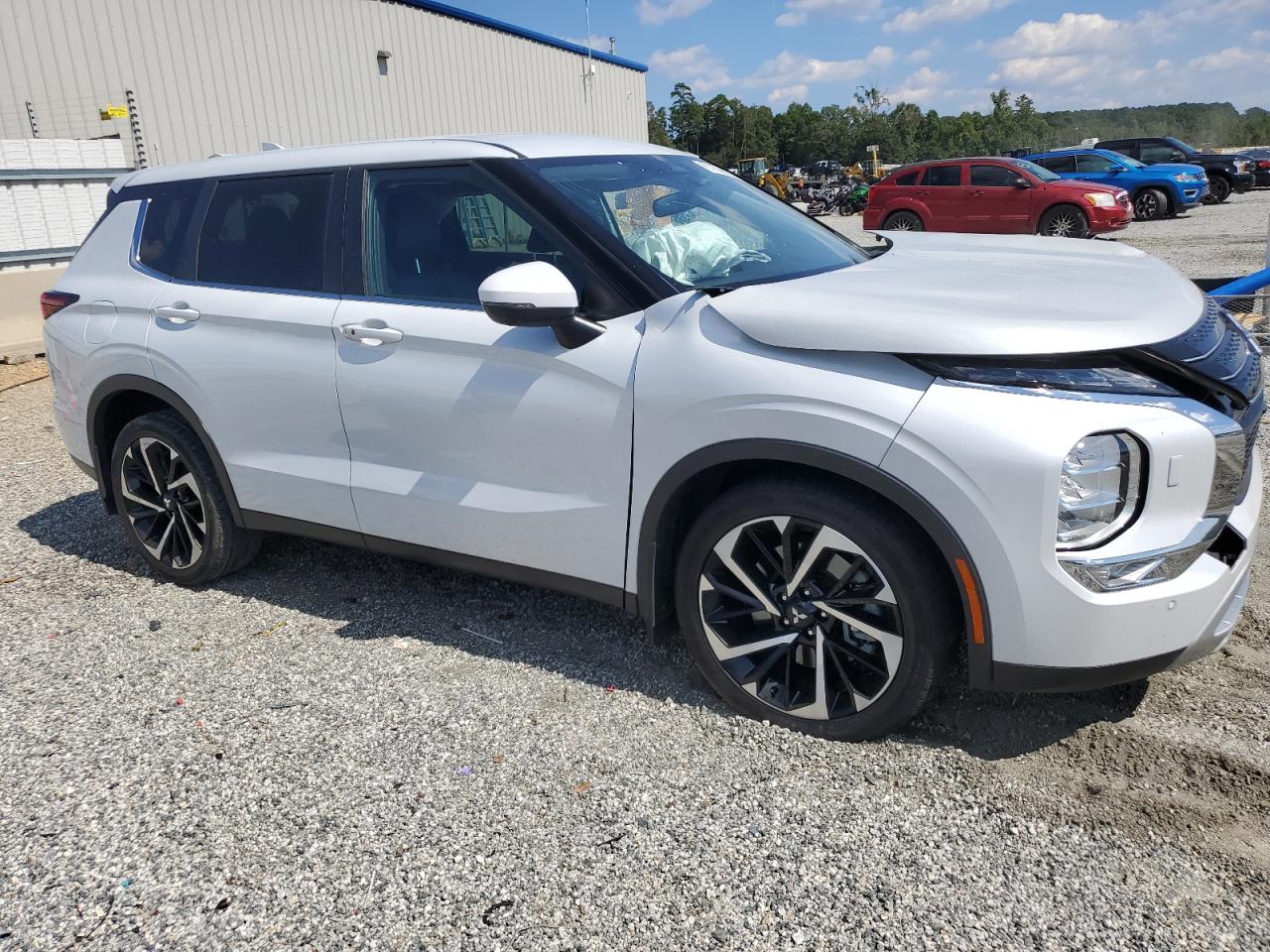 MITSUBISHI OUTLANDER SE