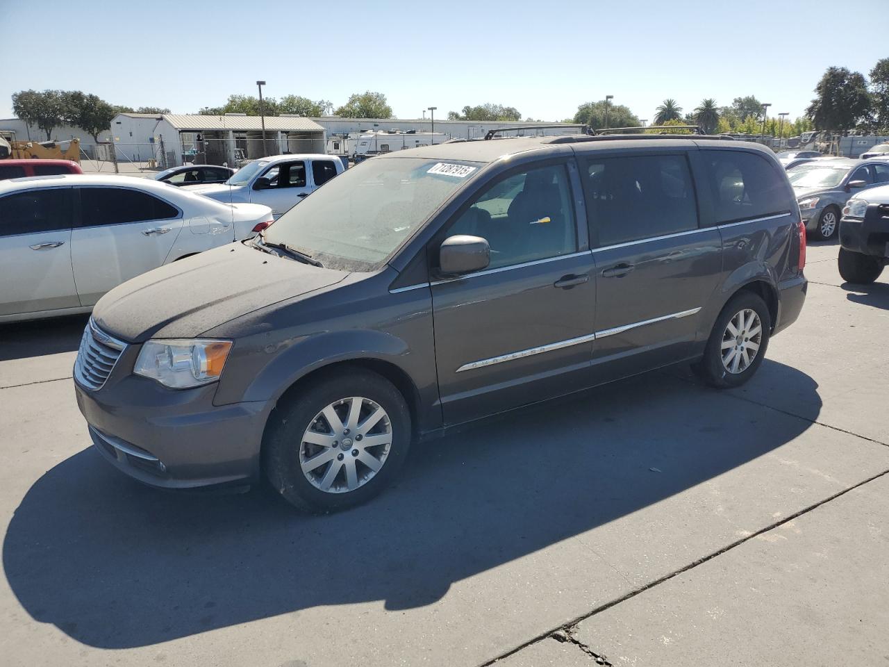 Lot #3264548914 2015 CHRYSLER TOWN & COU